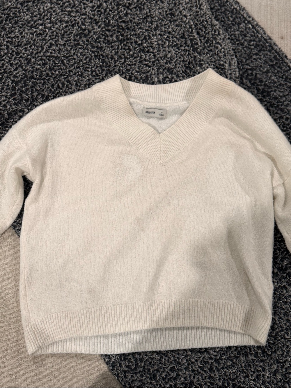 Hollister Ivory V-Neck Women's Sweater